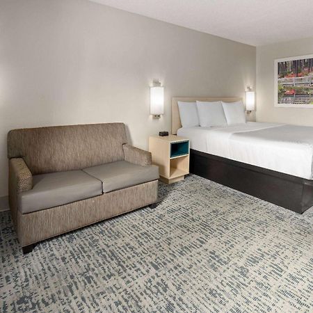 Baymont By Wyndham Lagrange Hotel Exterior foto
