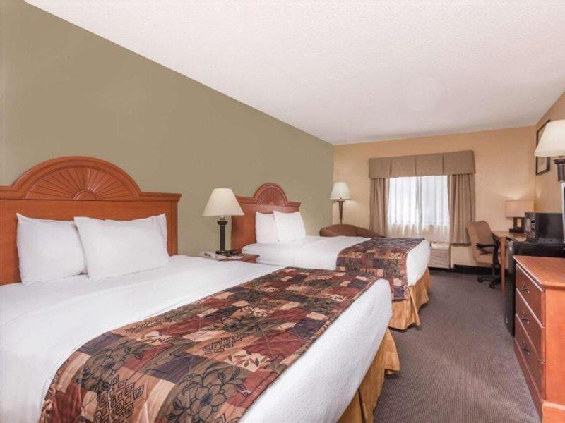 Baymont By Wyndham Lagrange Hotel Exterior foto