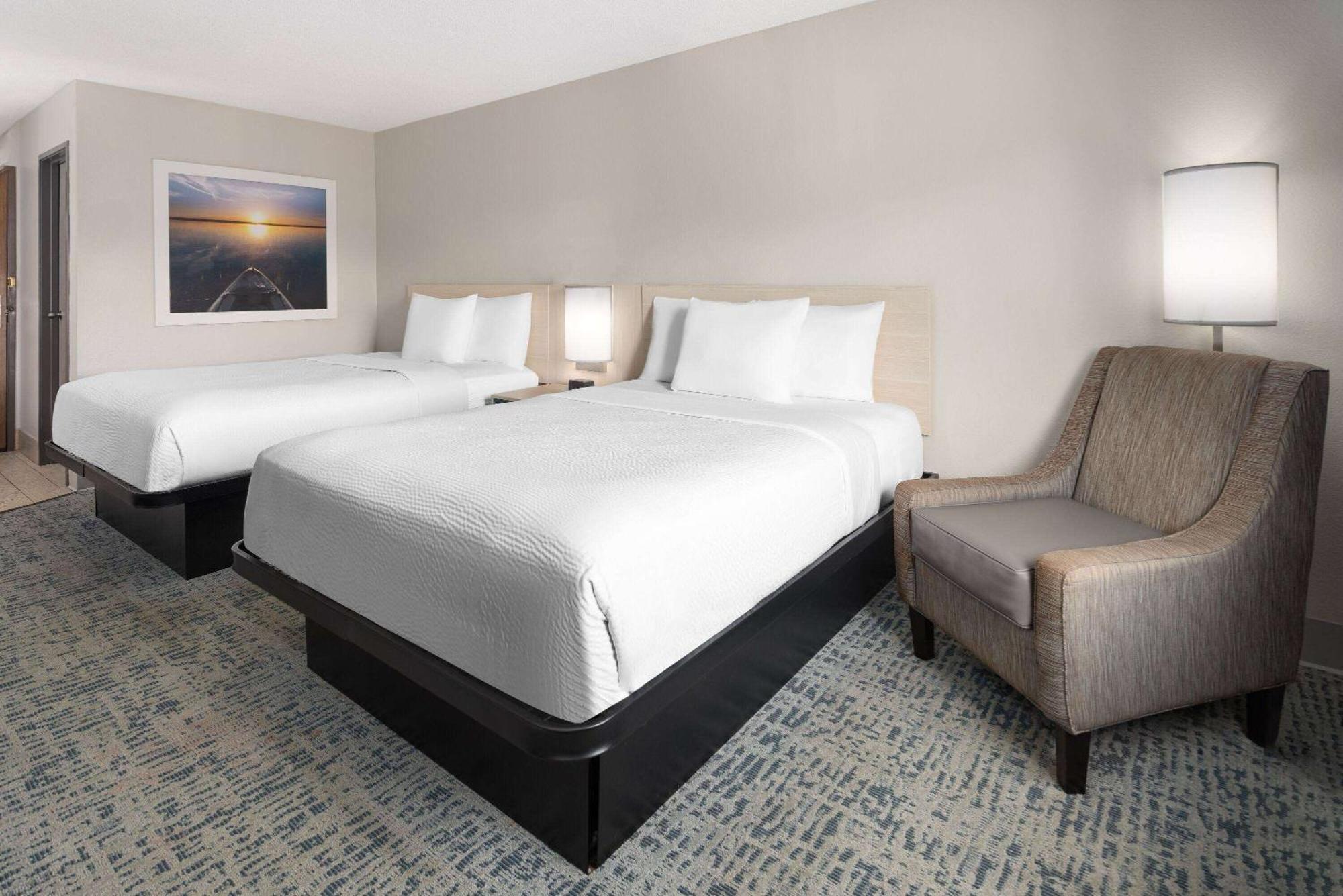 Baymont By Wyndham Lagrange Hotel Exterior foto