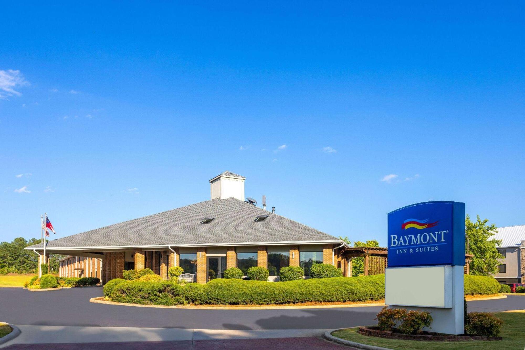 Baymont By Wyndham Lagrange Hotel Exterior foto